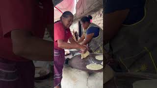 Tortillas hechas a mano Ihuatzio Michoacán [upl. by Moyna247]