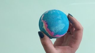 Тест бомбочки для ванны Лаш Lush Интергалактик [upl. by Burnard24]