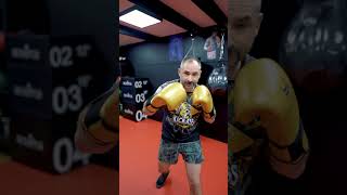 Deviens un rouleau compresseur avec cet enchaînement de boxe 🥊 boxe boxeanglaise sport coachboxe [upl. by Westbrook]