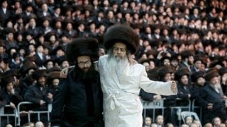 ‫Satmar Rebbe Dancing Mitzvah Tanz In Israel [upl. by Bobina359]