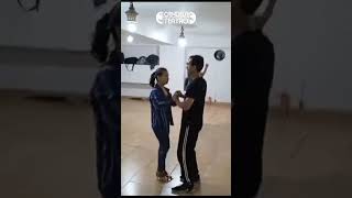 ¡Muévete a ritmo de salsa¿Quieres aprender a bailar y disfrutar de un ambiente lleno de ritmo [upl. by Nirmak]