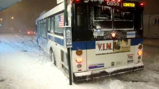 New York City Bus struggles in the snow at Parsons [upl. by Parthen]