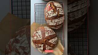 Rustikales Brot mit wenig Hefe im gusseisernen Topf backen [upl. by Aicnarf164]