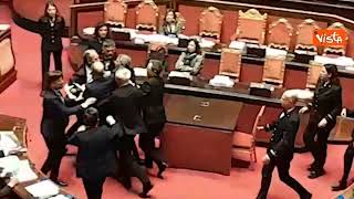 Rissa al Senato tra Menia Fratelli dItalia e Croatti M5S sul Premierato seduta sospesa [upl. by Aan]