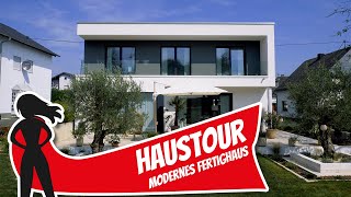 Fertighaus Haustour Bauhausstil und Landhausstil  Passt das zusammen  Weberhaus  Hausbau Helden [upl. by Lindo649]