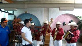 Julion Alvarez con Takatakas en Hillo 2011MPG [upl. by Ardnik505]