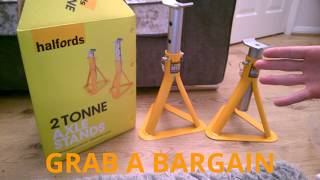 GRAB A BARGAIN Halfords AXLE STANDS [upl. by Kciv819]