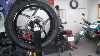 HOW TO MOUNT MOTORCYCLE TIRES WITHOUT TOOLS [upl. by Edorej622]