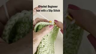 Crochet beginner join with a slip stitch CROCHET FOR BEGINNERS HOW TO CROCHET [upl. by Serena]