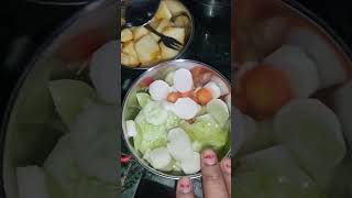 Office tiffin bhindi ki sabji Roti salad aur fruit [upl. by Emlynn177]