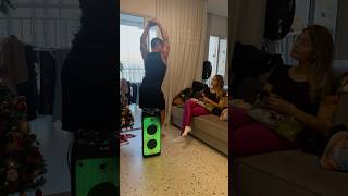 I made my girlfriend dance with me 🤣 fiz minha namorada dançar comigo 😄 dance shorts [upl. by Odnalra]