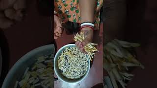 How To Cut Banana Flower  মোচা কাটার পদ্ধতি shorts ytshorts [upl. by Mathia]