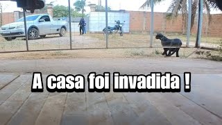 A casa foi invadida por estranhos com ferramentas de arrombar cofres [upl. by Couture]