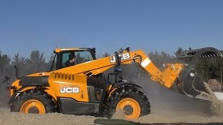 JCB 52656 Teleskoplader zur Vorführung bei verschiedenen Hofarbeiten [upl. by Gertruda]