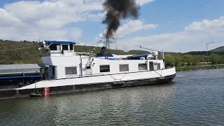 Binnenschiff Rodach bei der Einfahrt in die Schleuse Harrbach [upl. by Adnilahs942]