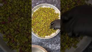 بقلاوة بالفستق و البوظة Pistachio baklava [upl. by Fiester849]