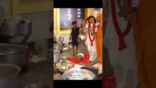 24 ghante rasoi chalti yha katha love vrindavan gorigopalashram aniruddhacharya [upl. by Thurlow]