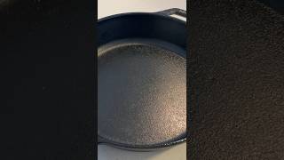 The ONLY time you should use Crisco 🗿 how to make cast iron nonstick 500F for 1h [upl. by Nadroj]