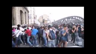 Paris  violences lors de loccupation de la caserne ChâteauLandon [upl. by Lorenzo881]