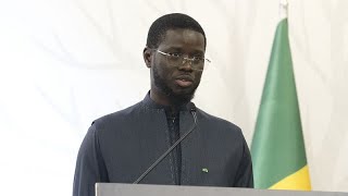 Sénégal  le Parlement rejette une révision de la Constitution [upl. by Akinirt]