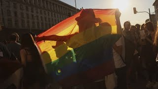 Protestierende fordern Verzicht auf AntiLGBTQGesetz in Bulgarien [upl. by Walden]