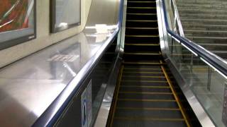 【日本初】三島駅・動く歩道エスカレーターが一体化 Moving walkwayEscalator [upl. by Enilrem216]