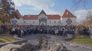 Ötszáz csíkszeredai gyerek egy dalban [upl. by Dnalram]