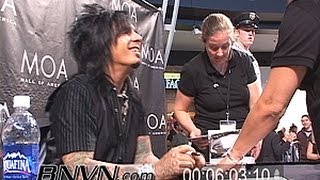 9222007 Nikki Sixx The Heroin Diaries Book Tour Autograph Signing Video [upl. by Notfilc954]