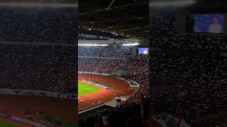 ISTIMEWA  Puluhan ribu orang penuhi stadion GBK menyalakan flash dan menyanyikan lagu tanah airku [upl. by Marella]