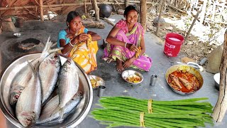 santali tribe traditional cooking RIVER FISH curry with drumsticks prepare by santali tribe women [upl. by Cirdor456]