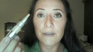 How to use concealer on your eyes using Neutrogena healthy skin eye brightening eye perfector [upl. by Sum]