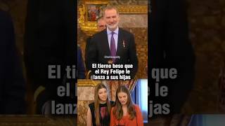 Rey Felipe le lanza un tierno beso a sus hijas Leonor y Sofia españa reyfelipe infantasofía [upl. by Ellimak]