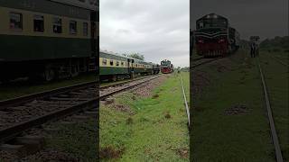 8dn Tezgam Express crossing 101up Subak Raftar at Kala Gujran Railway Station [upl. by Erica]