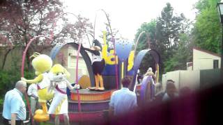 Six Flags Party Float Great America Looney Tunes Parade Ending 52111 [upl. by Aelc]