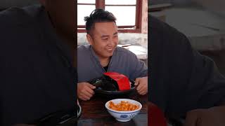 Jingjing doesnt let Baimao eat onions food ruralchina country [upl. by Nordek758]