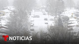 Las imágenes que dejan las poderosas nevadas  Noticias Telemundo [upl. by Ueih]