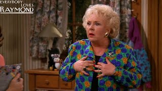 Everybody Loves Raymond S03E01 The Invasion  Review [upl. by Tilford]