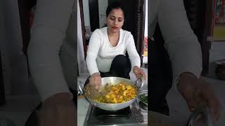 Aloo Matar Aur Mushroom ki Mix Sabzi deeparajput shorts aloomatarsabji matarmushroom [upl. by Eener]