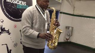 Superbe chanteur jazz saxophoniste dans le métro [upl. by Sral]