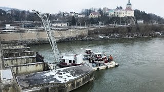 Schwimmkran im Wintereinsatz in Ybbs VERBUND [upl. by Leandre]