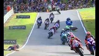 Superbike BiG crash Lucky boys at Cadwell… NO ONE SERIOUSLY HURT [upl. by Zeeba366]