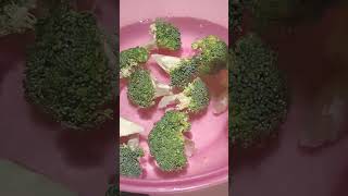 DO YOU KNOW THAT EVEN STEM OF BROCCOLI IS EDIBLE preparingbroccoliviral veggie healthy shorts [upl. by Aicilehp]