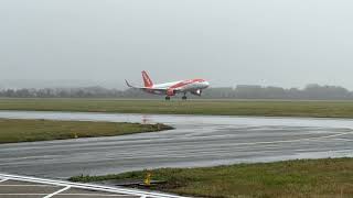 EasyJet Airbus A320 Landing in Southampton with Reverse Thrust Spray on a Wet Runway [upl. by Niveg482]