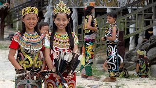 Dayaks y Bajaus Borneo  Malasia  Indonesia [upl. by Hermy223]