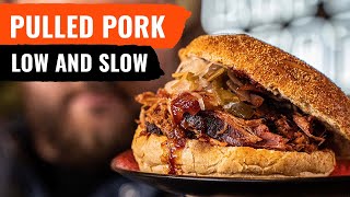 Broodje PULLED PORK van de BBQ Low and slow [upl. by Milone]