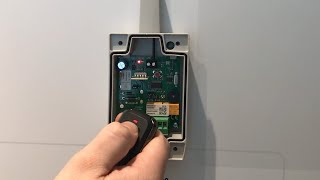 Comment programmé la télécommande de garage JCM pour ouvrir les portes et allumer les lumières [upl. by Tnerb991]