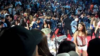 Gerardo Ortiz Fin de la presentacion Mujeres se brincan al ruedo Chihuahua 2014 [upl. by Boyse]