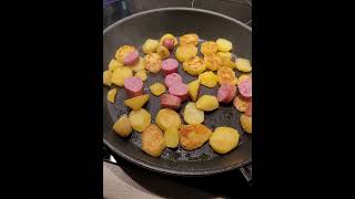 Bratkartoffeln mit Mettenden food leckerkochen foodie cooking [upl. by Lemmuela]