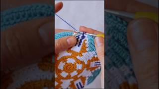 Tapestry crochet bag round 13 and 14 Crochet a Mochilatapestrycrochet crochetbag shortscrochet [upl. by Okika114]