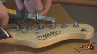 TUTORIAL Cambiare corde chitarra elettrica Tremolo Strato  Changing strings on electric guitar [upl. by Trude]